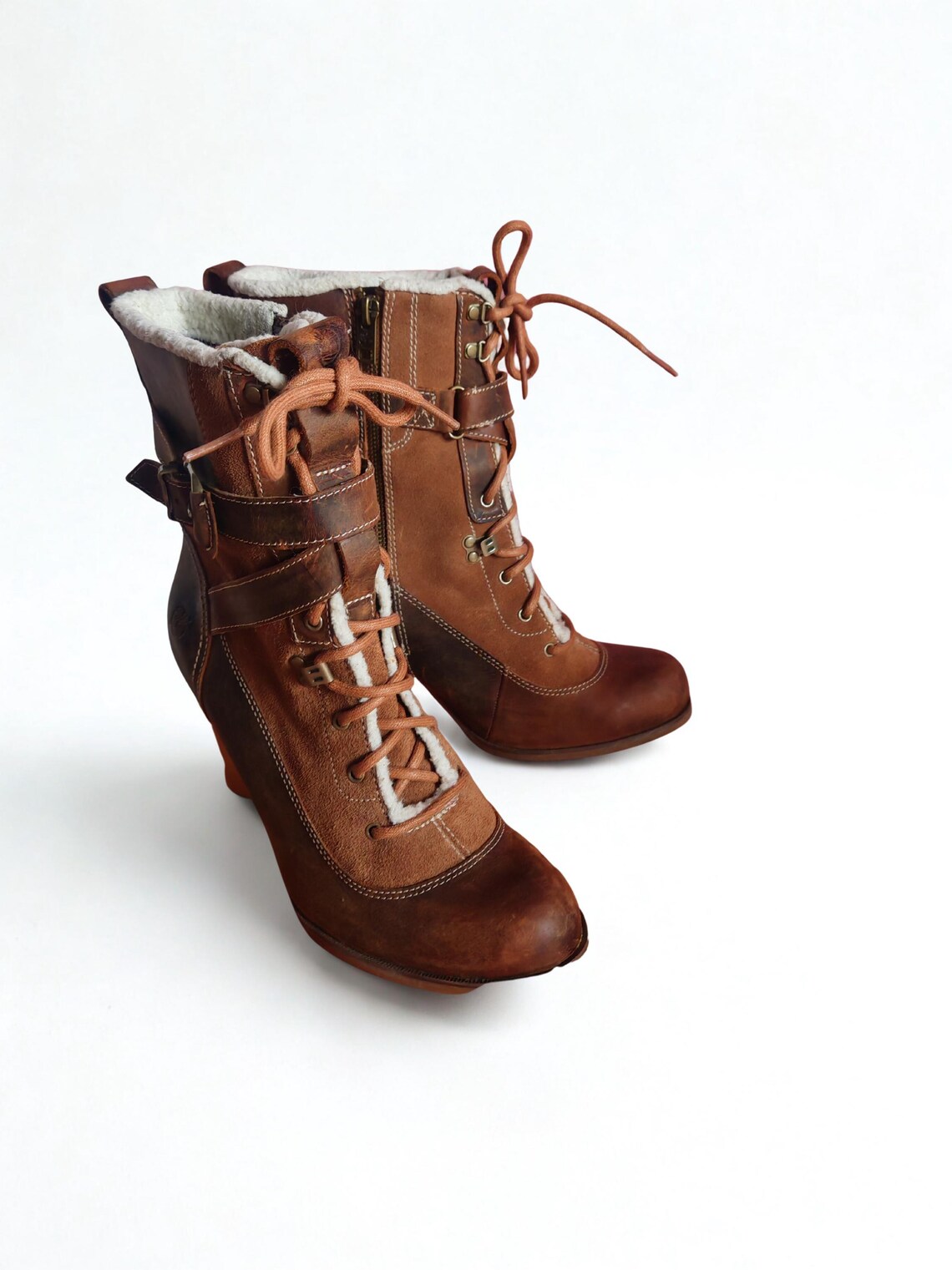 Vintage Timberland Earthkeepers™ Nevali Ankle Boots Hiker Brown Leather Suede Lace Up Buckle Heeled Waterproof size US 9.5W UK 7.5 EU 41, foto 4 di 5