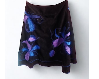 Vintage Monsoon zwarte corduroy a-lijn rok: paarse bloemen appliqué, VK 12