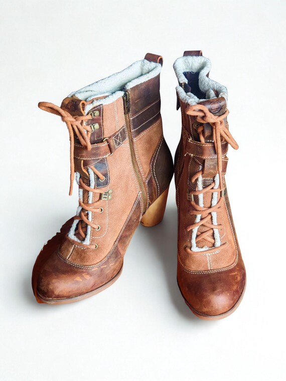 Vintage Timberland Earthkeepers™ Nevali Ankle Boots Hiker Brown Leather Suede Lace Up Buckle Heeled Waterproof size US 9.5W UK 7.5 EU 41