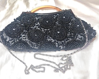 pochette noire ornée de perles : sac de soirée brodé de sequins