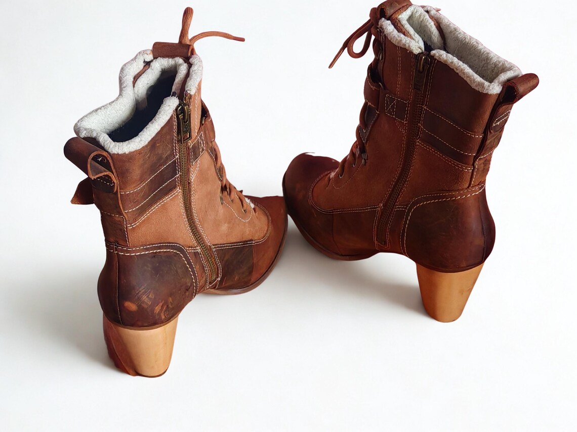 Vintage Timberland Earthkeepers™ Nevali Ankle Boots Hiker Brown Leather Suede Lace Up Buckle Heeled Waterproof size US 9.5W UK 7.5 EU 41, foto 2 di 5