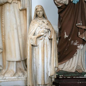 Antique French Saint Therese Chalkware Statue with Metal Makers Monogram Medal 8&quot; (20cm) Tall