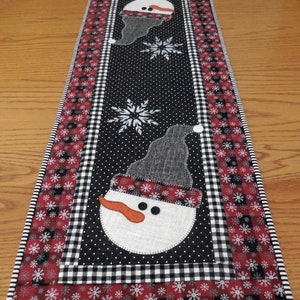 Quilted snowman table runner, Buffalo plaid winter home decor, Snowflakes, Christmas gift, Holiday present image 5