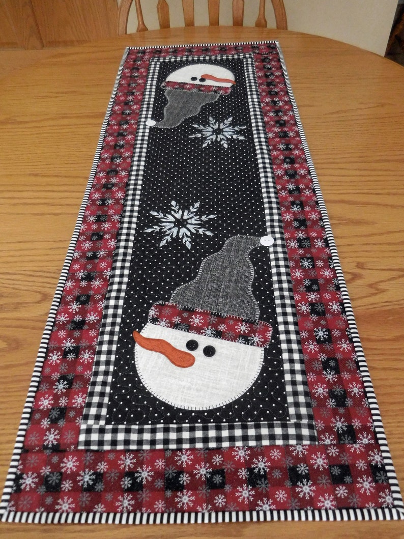 Quilted snowman table runner, Buffalo plaid winter home decor, Snowflakes, Christmas gift, Holiday present image 5