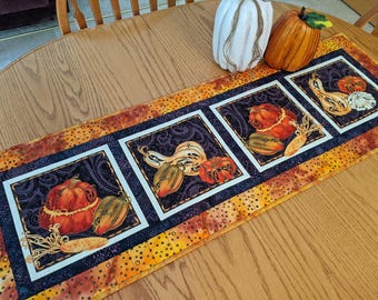 Quilted fall table runner: Pumpkins and gourds, Autumn Fall Decor