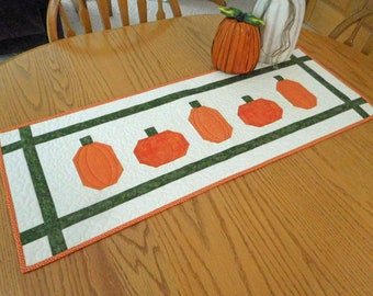 Quilted table runner, Fall Pumpkins, Autumn Harvest, Halloween, Handmade in USA