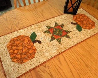 Quilted Fall Table Runner, Pumpkin table topper, Autumn Harvest, Star, Thanksgiving, Halloween