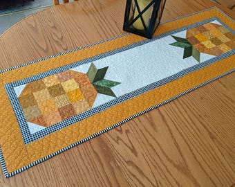 Quilted Table Runner: Pineapple Fruit, Welcome,