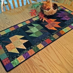 Quilted Fall Table runner: Farmhouse, Handmade Table Topper, Autumn Leaves, Harvest