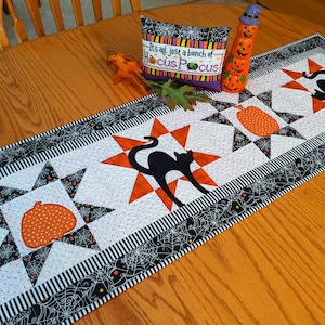 Quilted Halloween Table Runner: Black cat, Pumpkin, Spiderwebs