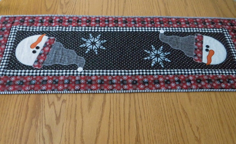 Quilted snowman table runner, Buffalo plaid winter home decor, Snowflakes, Christmas gift, Holiday present image 3