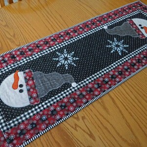 Quilted snowman table runner, Buffalo plaid winter home decor, Snowflakes, Christmas gift, Holiday present image 7