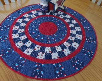 Quilted table runner, Round Patriotic topper Stars and Stripes, Fourth of July, July 4th