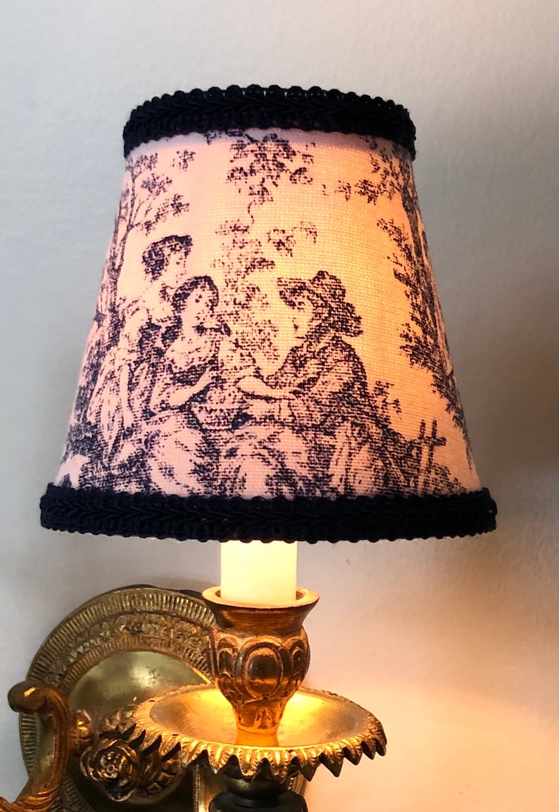 Beautiful Blue and White Toile Patterned Chandelier Lamp ...