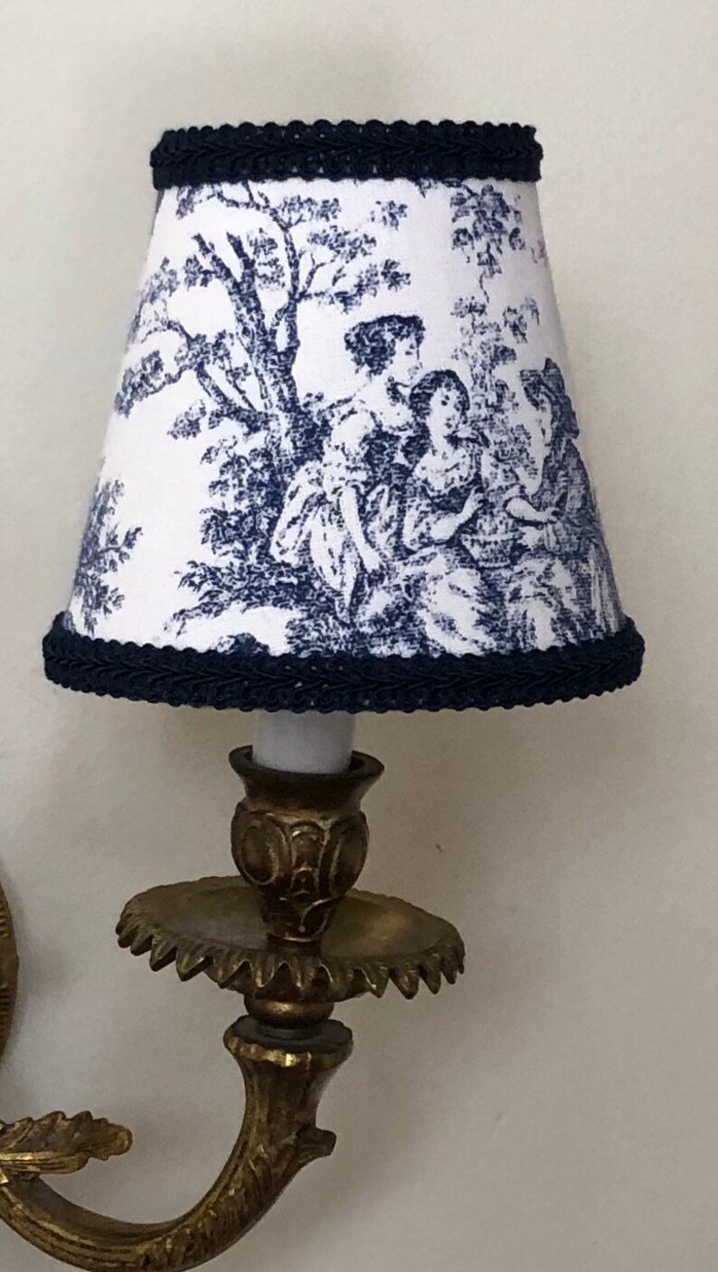 Beautiful Blue and White Toile Patterned Chandelier Lamp ...