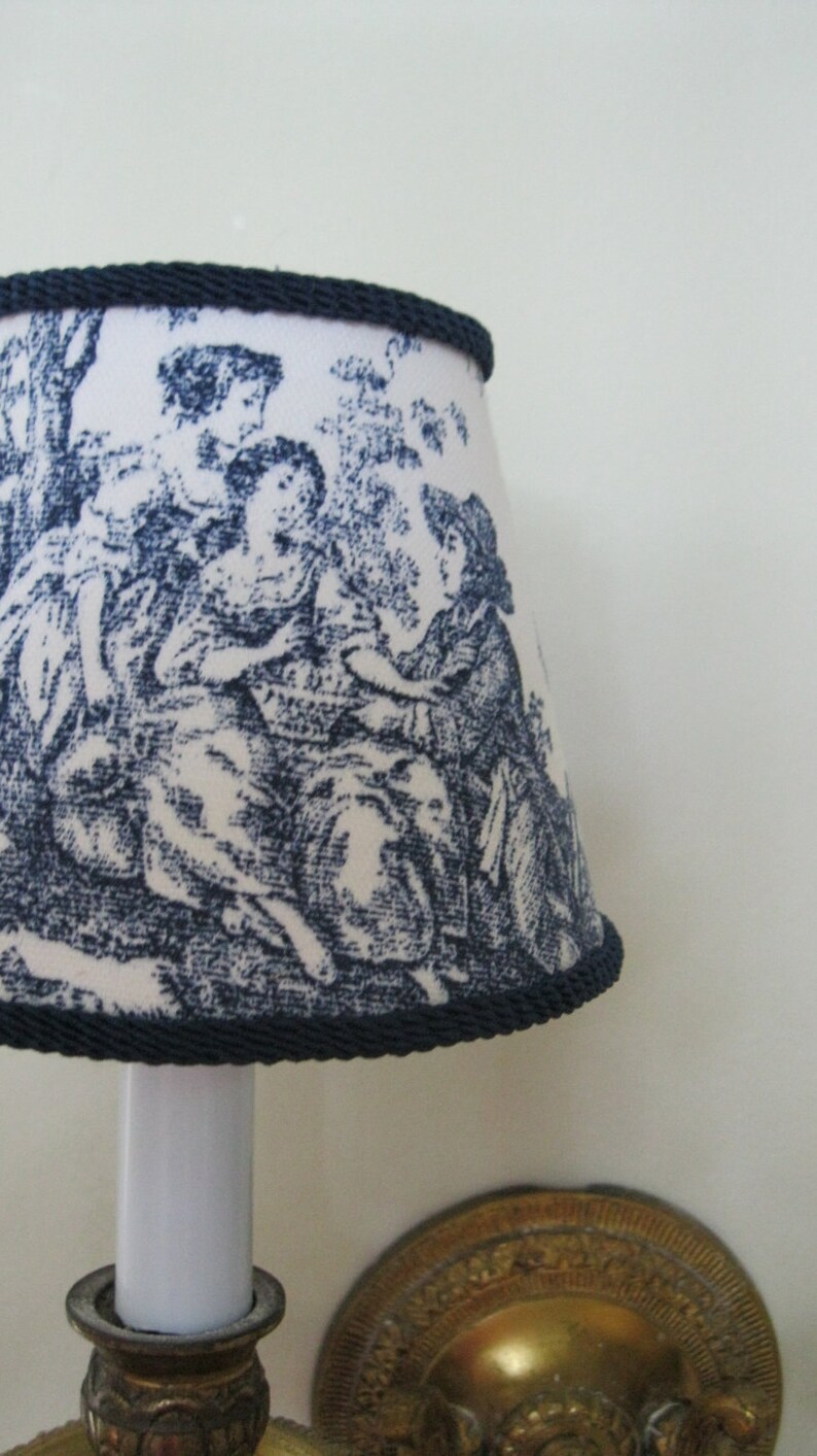 Beautiful Blue and White Toile Patterned Chandelier Lamp ...