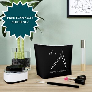 Borsa cosmetica in cotone - Brows Before Hoes, astuccio con cerniera divertente, regalo per lei, beauty case da viaggio, tendenza minimal 2025