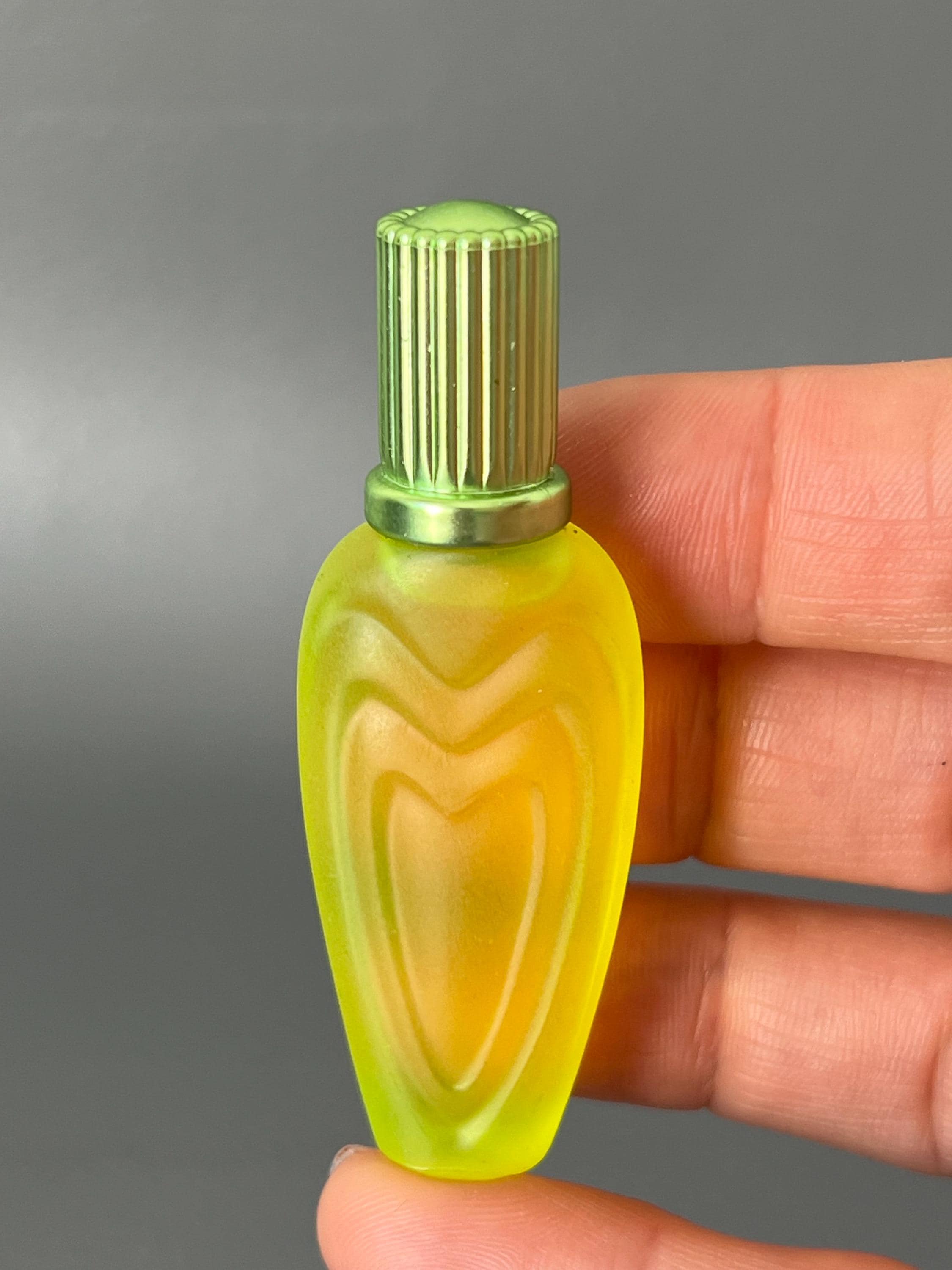 ESCADA LILY CHIC 50ml エスカーダ　リリーシック ESCADA LILY CHIC 50ml エスカーダ リリーシック Lily Chic
