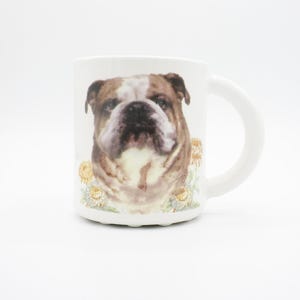 Taza de Bulldog hecha a mano: Taza de café con retrato floral de mascota