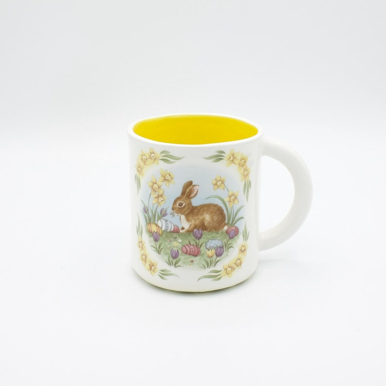 Osterhase mit Ei: Florale Keramiktasse handgetöpferte Kaffeebecher Teetasse niedliche Frühlings Osternest Geschenkidee Bild 2