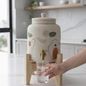 Soporte para filtro de agua de interior en madera, estilo moderno de mediados de siglo, madera maciza, salvamanteles imagen 8