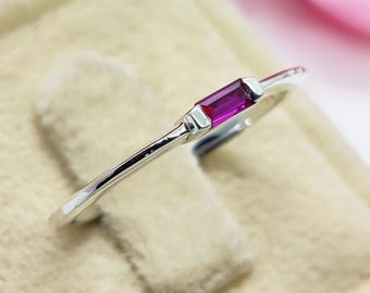 Bague rubis minimaliste avec pierre de naissance de juillet, bague délicate en argent sterling 925, petite bague à empiler à mi-hauteur, cadeau pour elle, bague pour maman, cadeau d'anniversaire