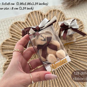 Cadeau de baby shower personnalisé ours en peluche, cadeau d'anniversaire ours en peluche, porte-clés ours en peluche personnalisé dans une boîte, cadeaux de bienvenue pour bébé garçon.