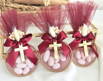 Recuerdo personalizado para bautizo: bombones de almendra en bolsita de tul con forma de anillo, regalo de recuerdo para el bautizo.