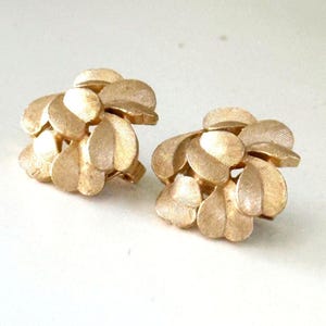 Vintage Crown Trifari Clip-On Earrings  Gold Tone Heart-Shaped Leaf Design