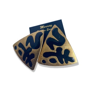 80s Gold tone triangle earrings with black abstract design