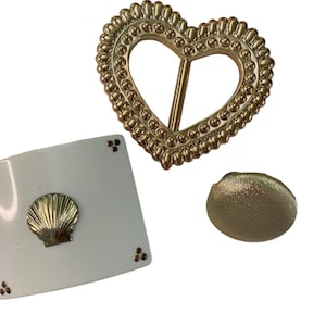 vintage belt buckles for women - Set of 3 Retro plastic buckles from the 70s 80s - gold heart seashell