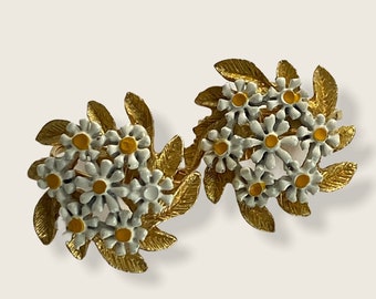 Daisy Flower Earrings - Vintage Clip On Cluster Earrings - Enamel Flower Stud