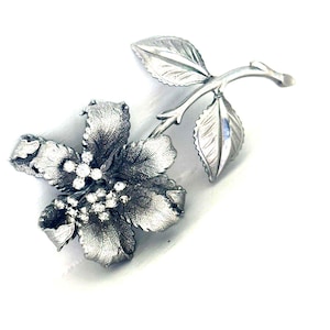 Vintage Trembler Flower Brooch Silver Tone Rhinestone Center