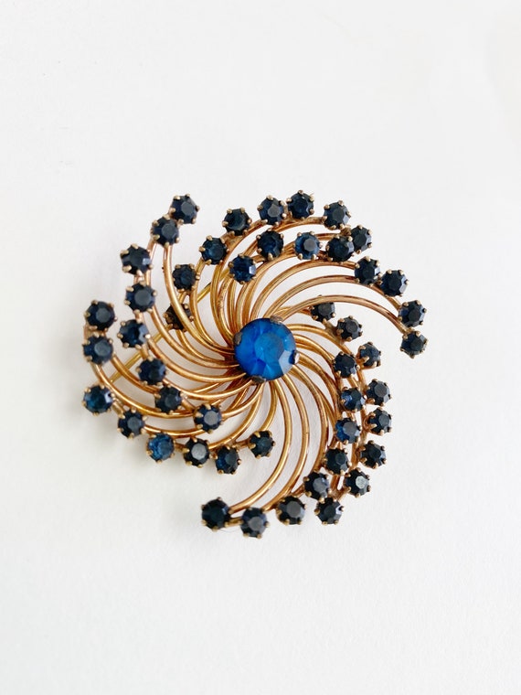 Art Deco Reis Co Blue Rhinestone Swirl Brooch 1/2… - image 3