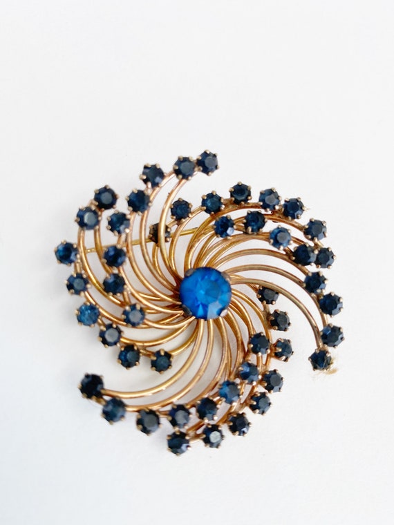 Art Deco Reis Co Blue Rhinestone Swirl Brooch 1/2… - image 1