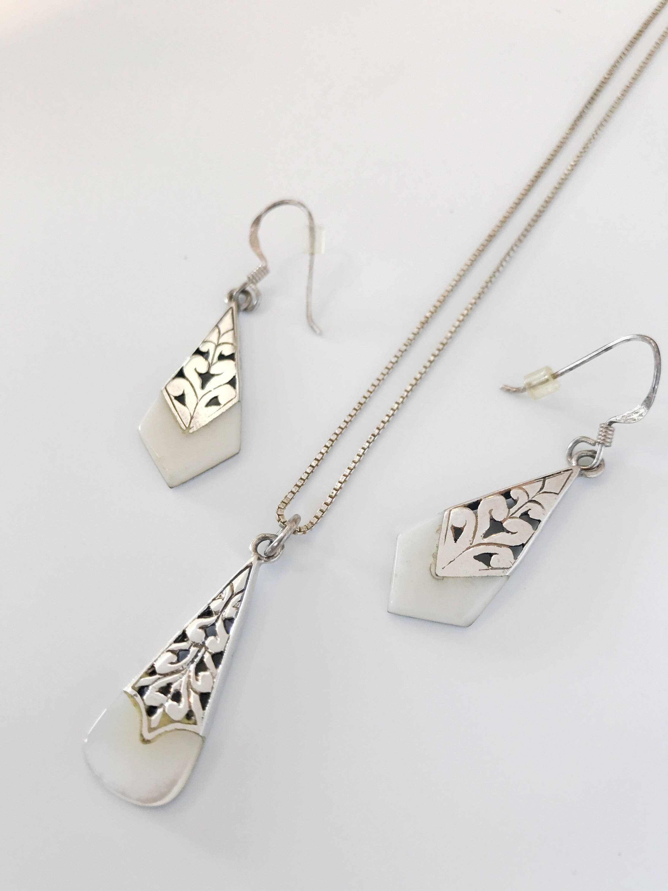 Mother of pearl necklace and earring set best sale