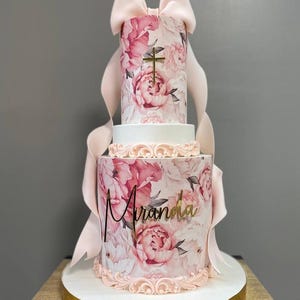 Torta scenografica floreale battesimo o comunione – Personalizzata con nome – Decorazione elegante con fiocco e croce dorata