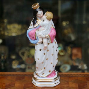 Exquisita figura de porcelana &quot;Vieja Praga&quot; - Madona (Virgen María con el Niño Jesús)