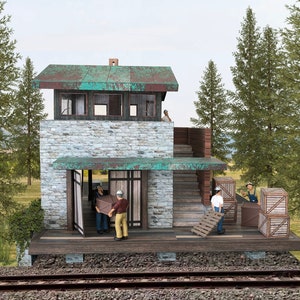 K&ouml;nnte beinhalten: Ein kleines, zweist&ouml;ckiges Steinhaus mit einem gr&uuml;nen Metalldach. Das Geb&auml;ude hat eine Holzveranda mit einem Holzgel&auml;nder. Vier Figuren stehen auf der Veranda, zwei von ihnen tragen Holzkisten. Das Geb&auml;ude ist von B&auml;umen umgeben.