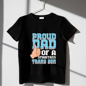 Fier papa d'un fils trans Smartass png, t-shirt papa drôle, chemise père fier, cadeau fête des pères, fils trans svg, svg père fier, fête des pères png