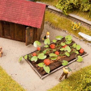 Noch 13219 HO Scale Garden Plot Deco Mini, 8 Pumpkin Vines