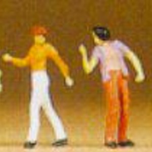 Preiser 79026 N Passanten gehend (6)