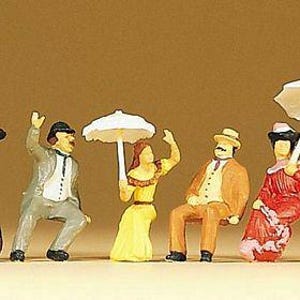 Preiser 12136 HO Scale 1900s Figures Passengers, Sitting On Platform