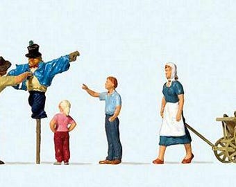 Preiser 10650 HO Scale Putting up the Scarecrow 4 Figures, Scarecrow