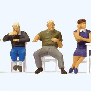 Preiser 10577 HO Scale At the Table Figures w/Table & Chairs