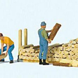 Leña apilable Preiser 10707 escala HO: 3 figuras y accesorios