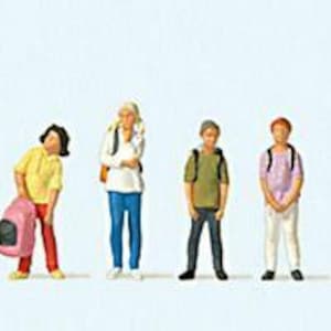 Preiser 10728 HO Scale School Children -- pkg(6)