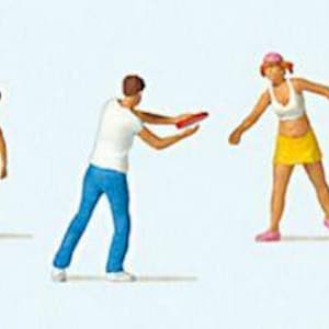 Preiser 10696 HO Scale Outdoor Fun -- 5 People & 1 Dog