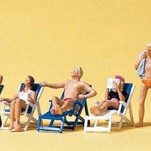 Preiser 10431 HO Scale Recreation & Sports -- Sunbathers on Folding Chairs