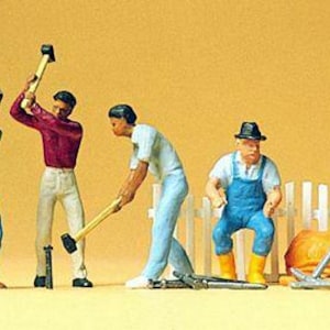 Preiser 20264 HO Scale Circus Workers Stake Driving Gang & Seated